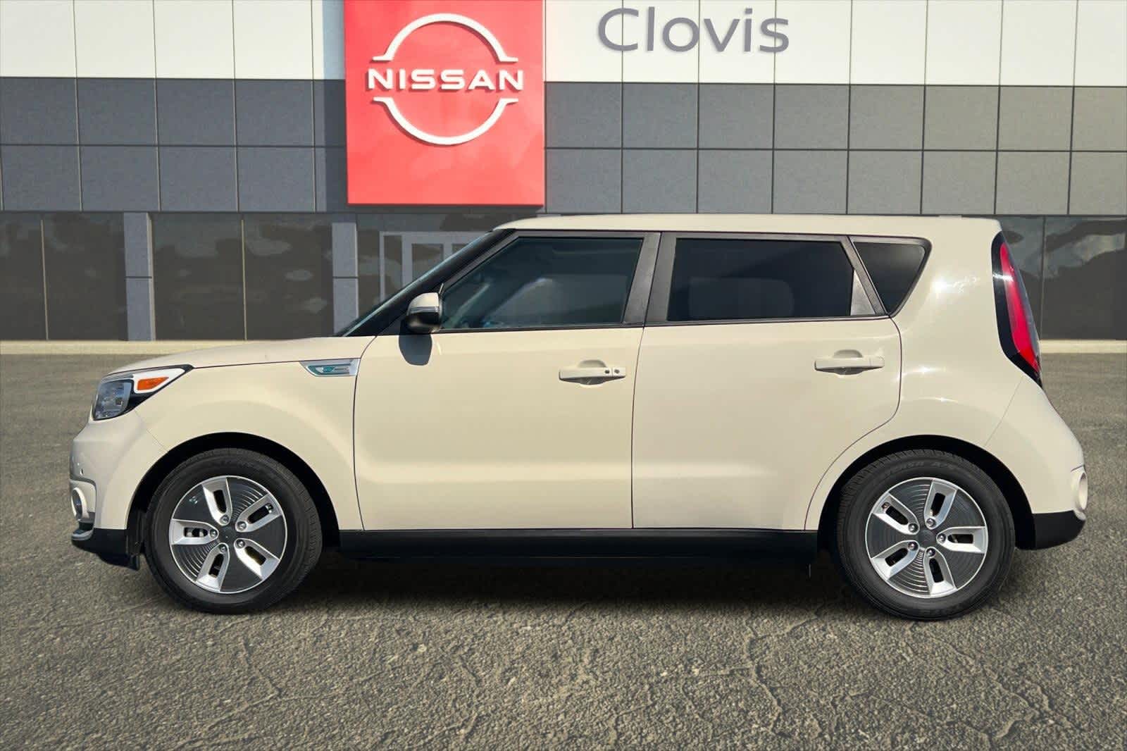 Thumbnail: 2017 Kia Soul EV - 6