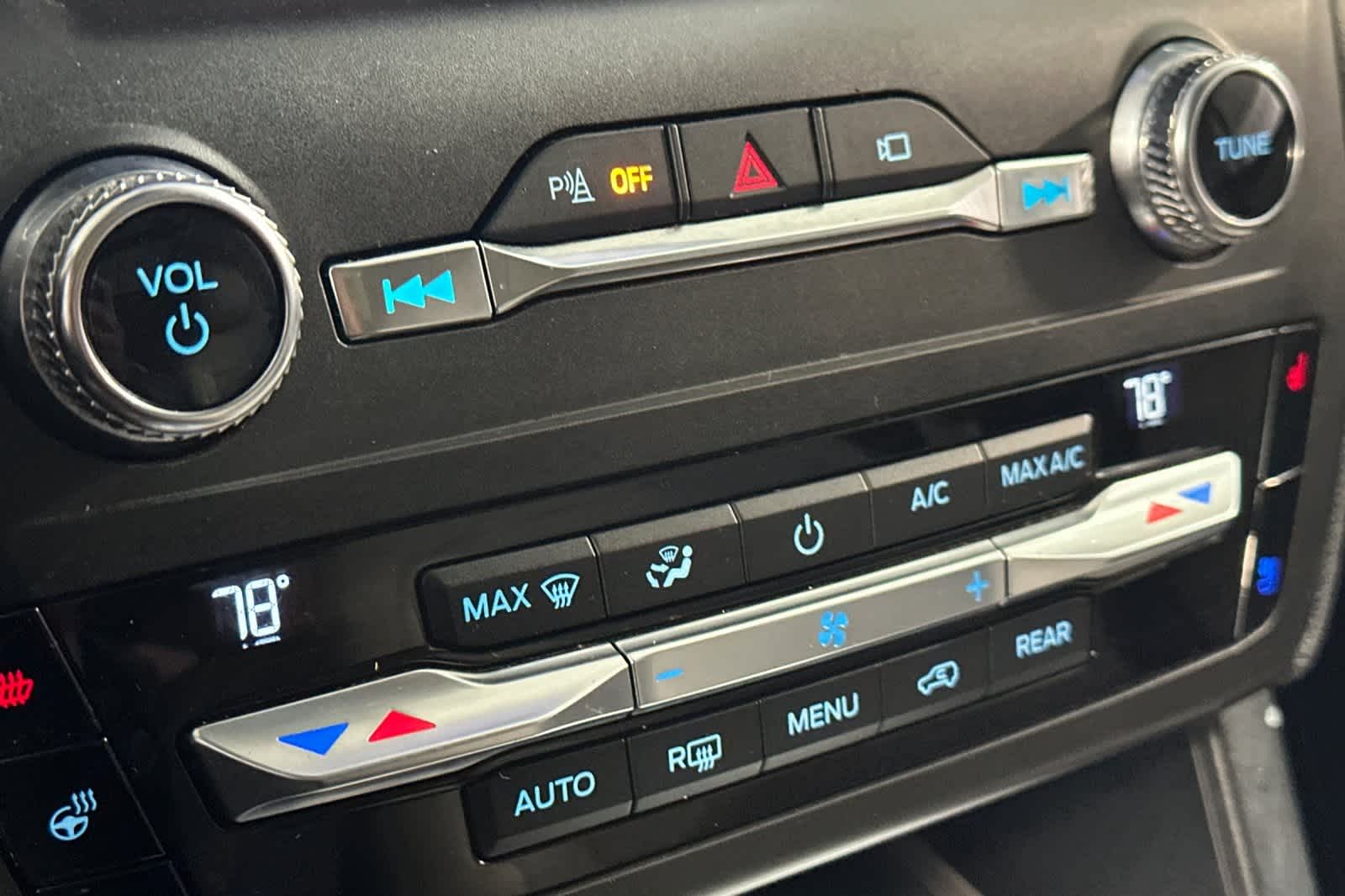 Thumbnail: 2020 Ford Explorer - 23