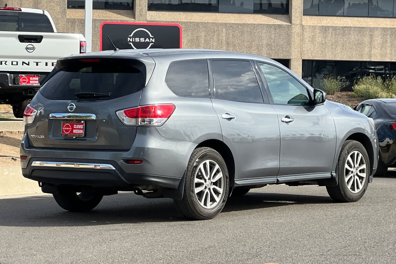 Thumbnail: 2015 Nissan Pathfinder - 3