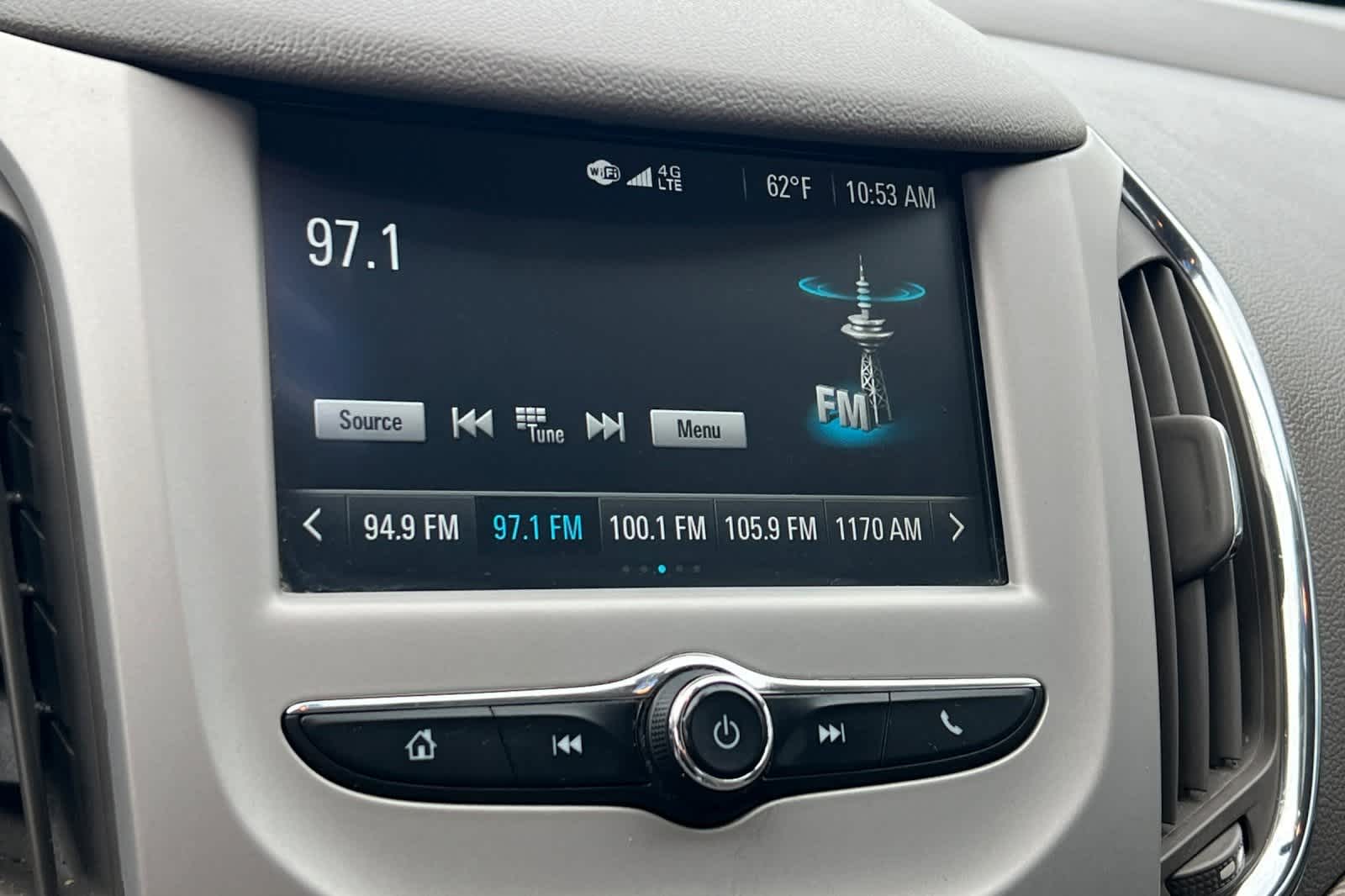 Thumbnail: 2017 Chevrolet Cruze - 18