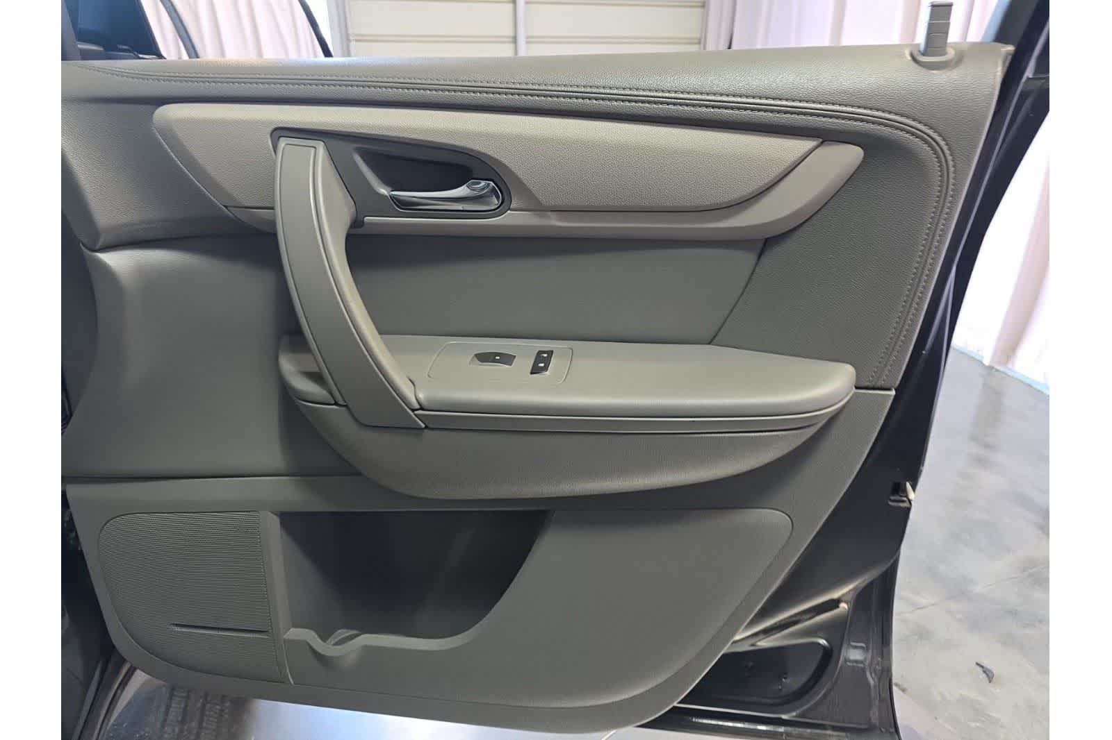 Thumbnail: 2016 Chevrolet Traverse - 14