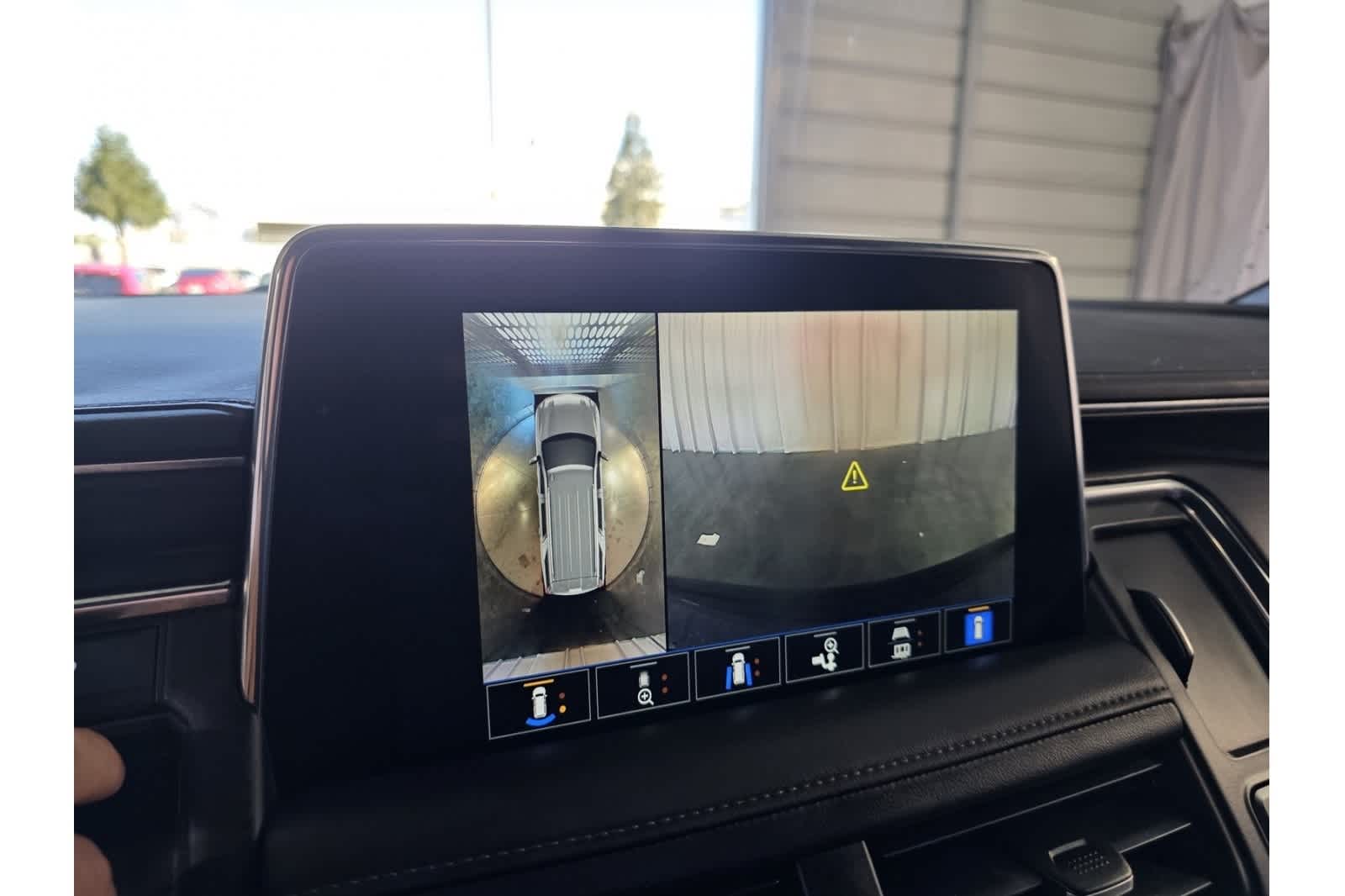 Thumbnail: 2022 Chevrolet Suburban - 23