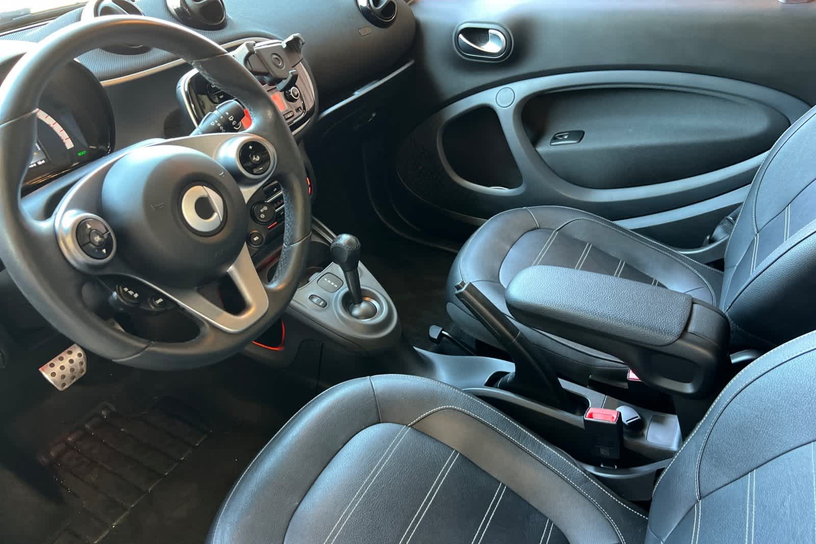 Thumbnail: 2018 smart fortwo - 14