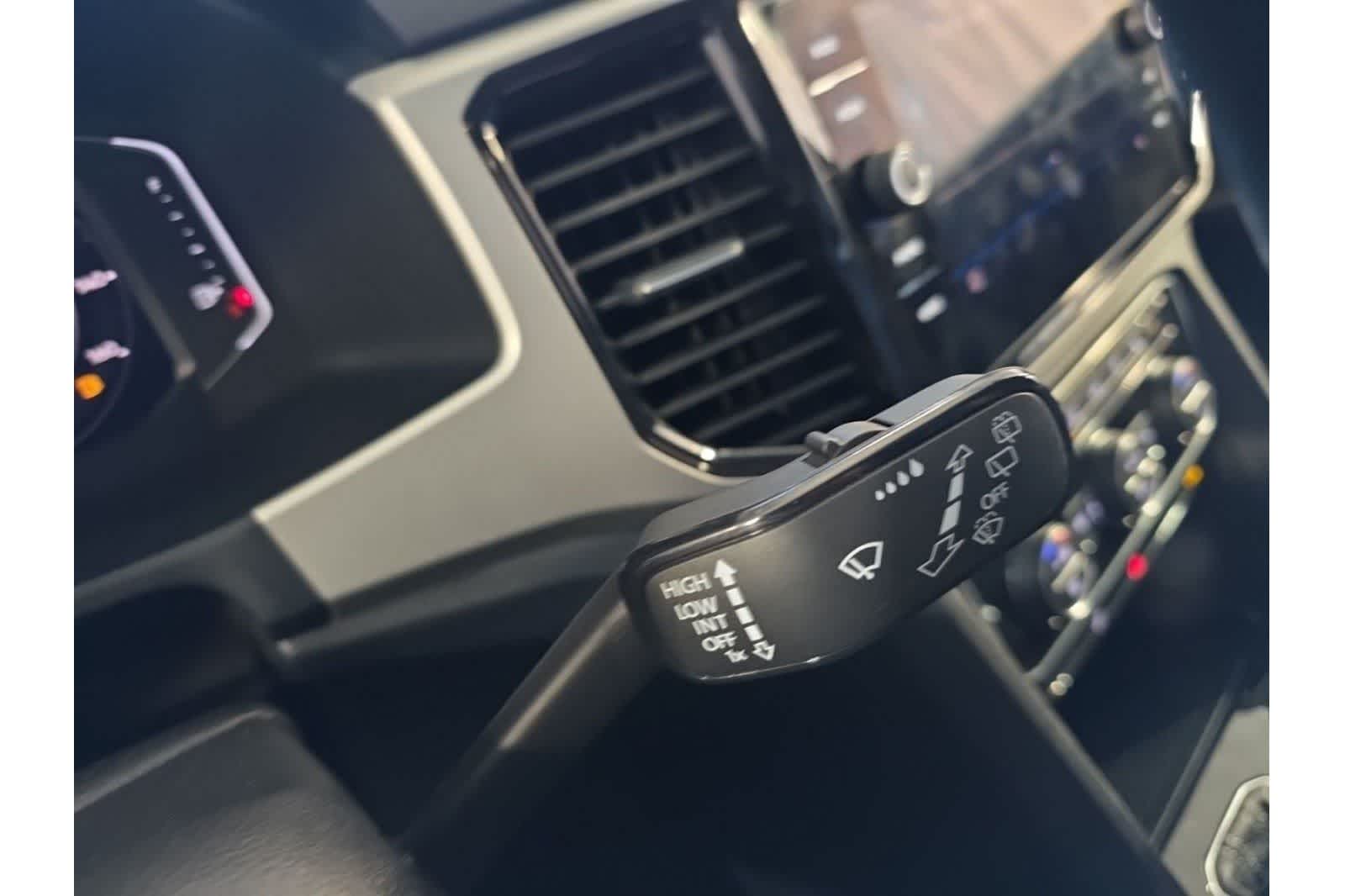 Thumbnail: 2022 Volkswagen Atlas - 30