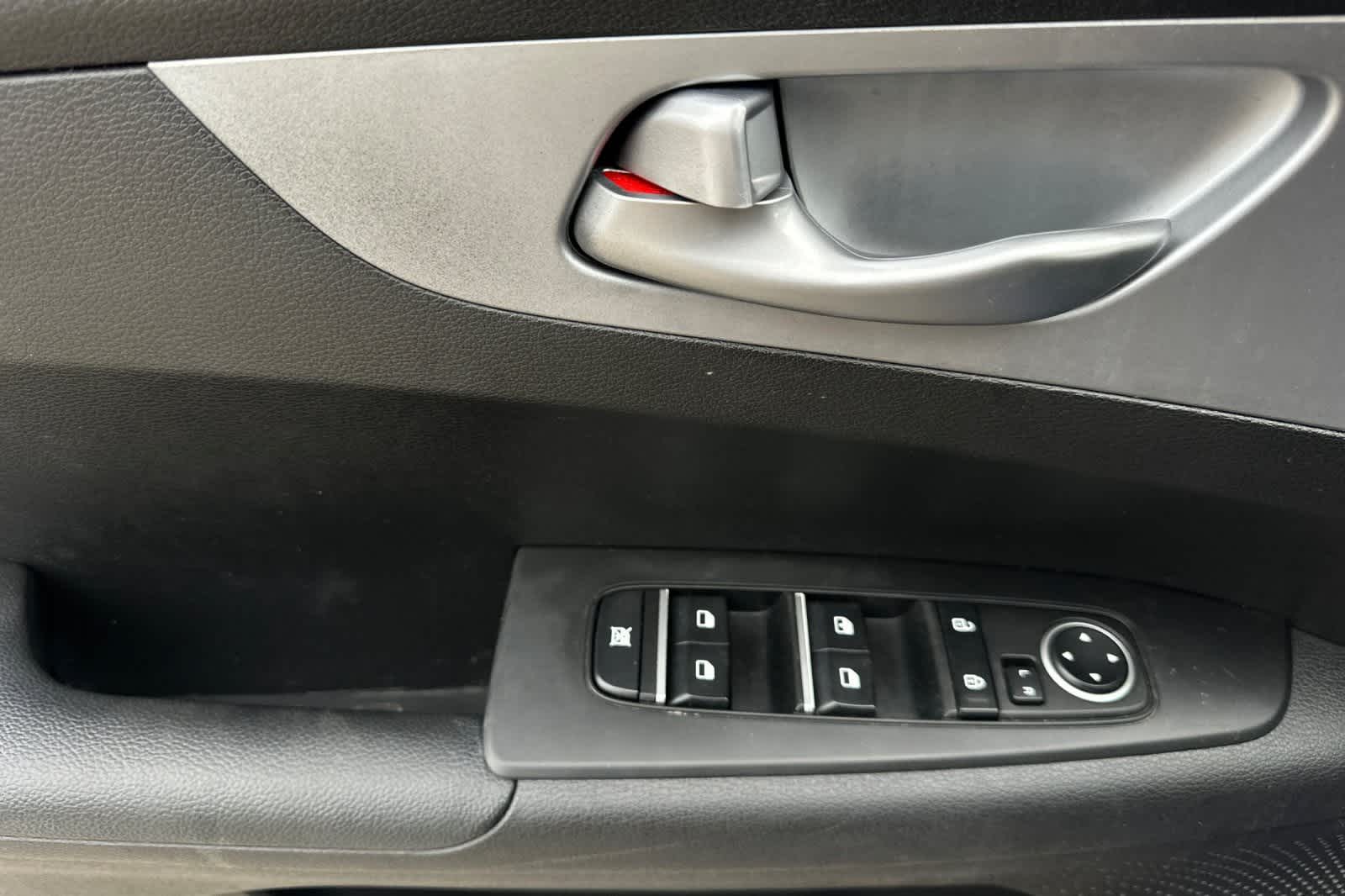 Thumbnail: 2023 Kia Forte - 15