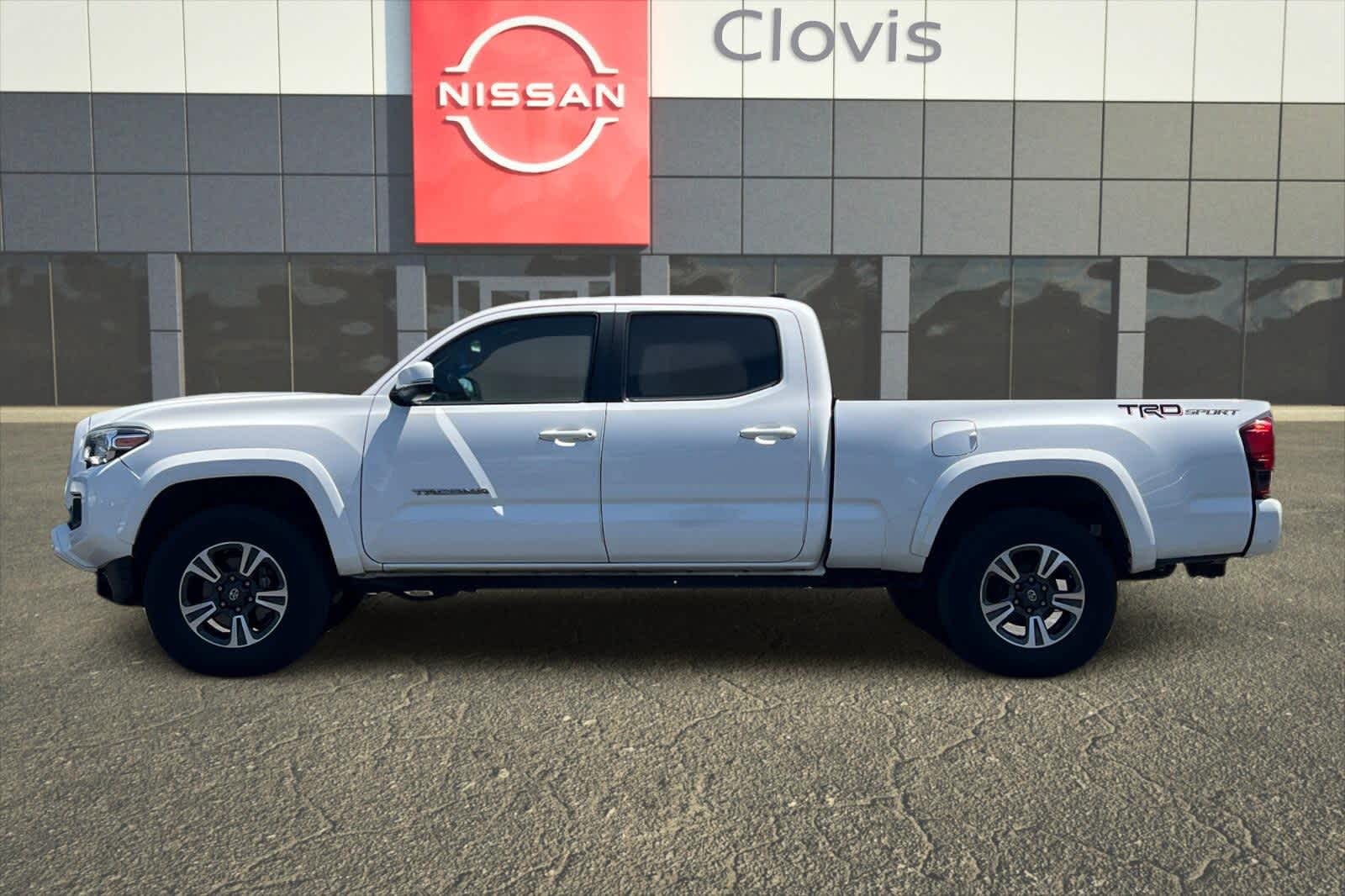 Thumbnail: 2018 Toyota Tacoma - 6