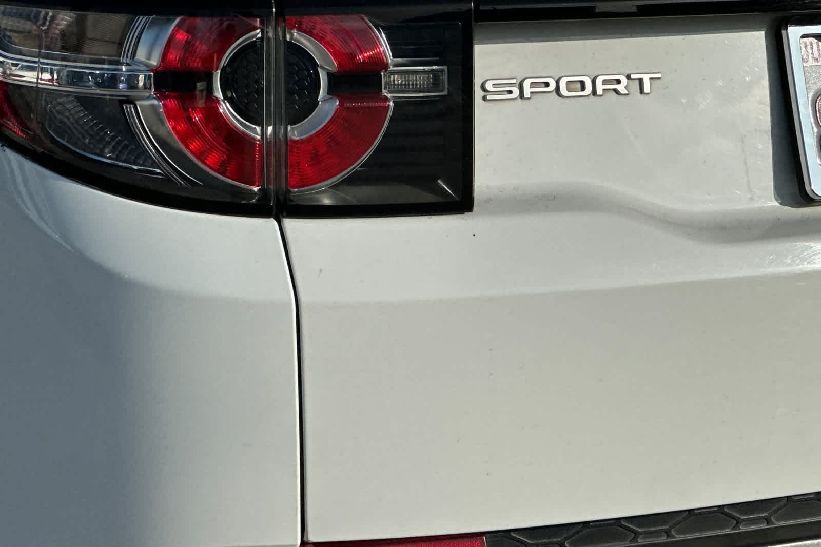 Thumbnail: 2017 Land Rover Discovery Sport - 15