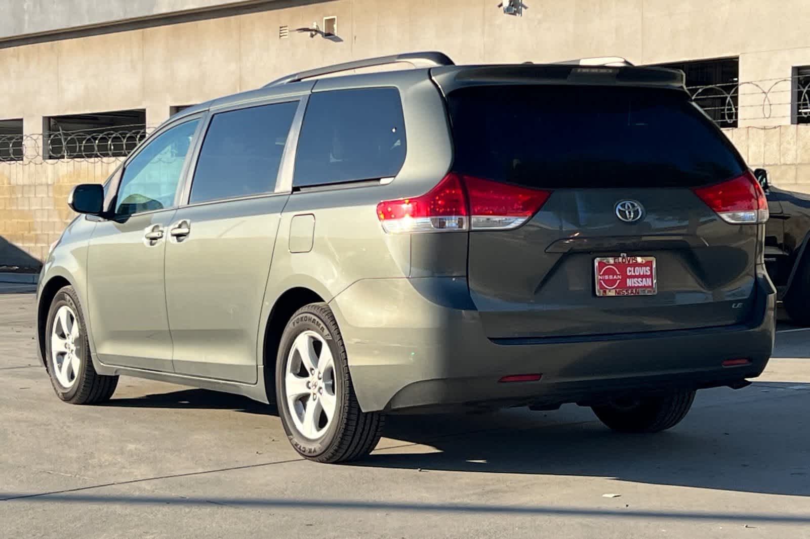 Thumbnail: 2014 Toyota Sienna - 7