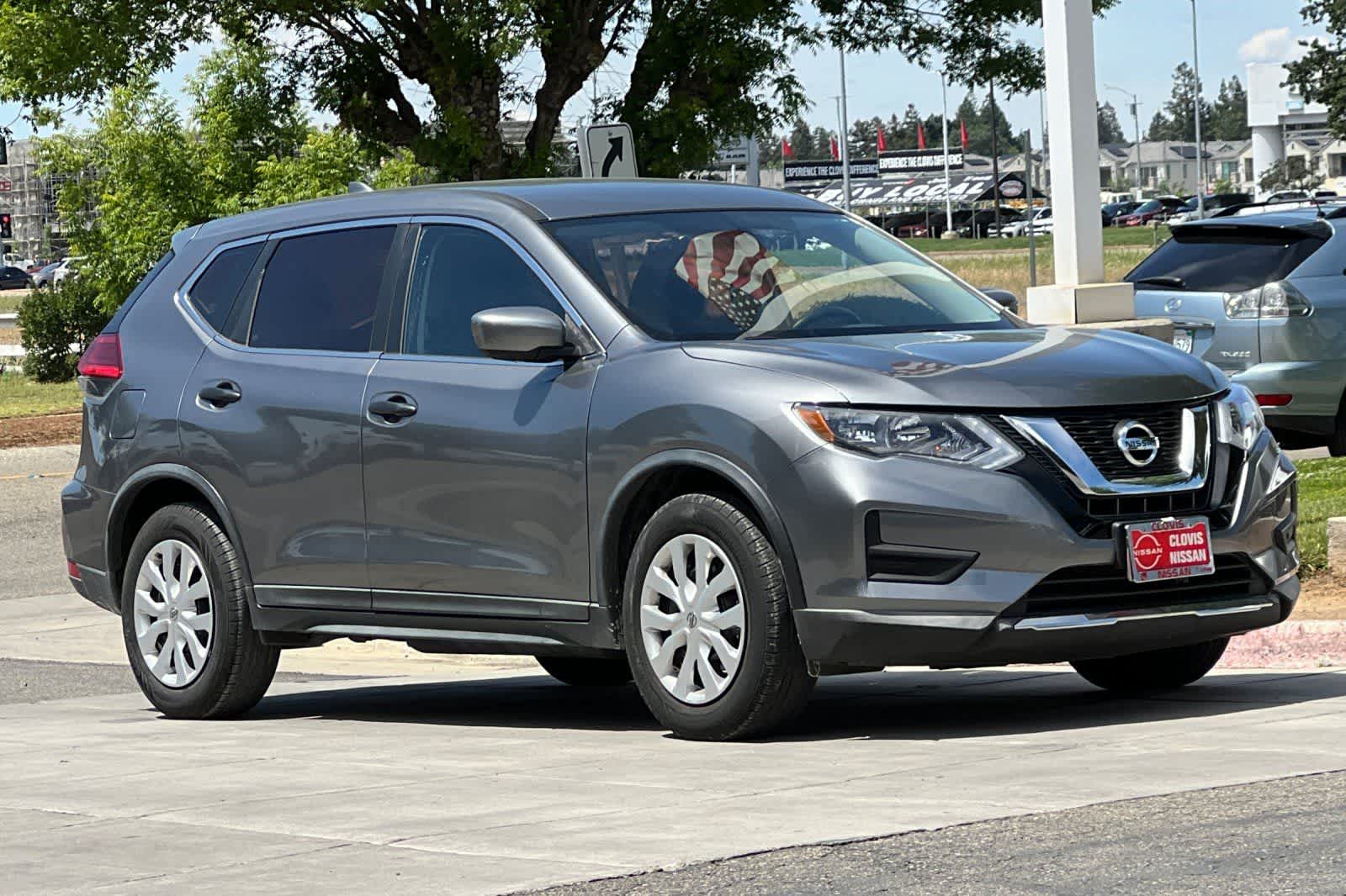 Thumbnail: 2017 Nissan Rogue - 10