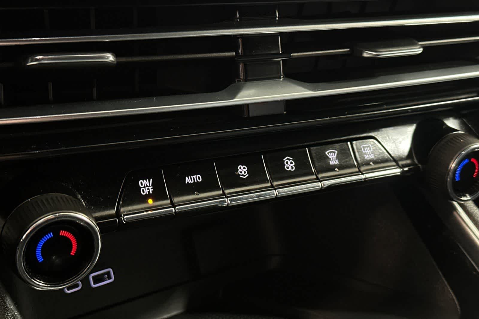 Thumbnail: 2025 Chevrolet Traverse - 25