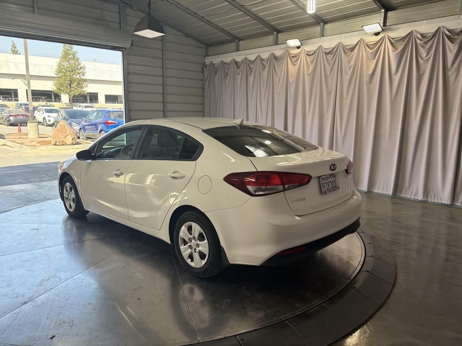 Thumbnail: 2017 Kia Forte - 3