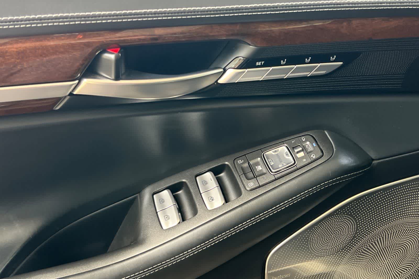 Thumbnail: 2019 Genesis G90 - 15