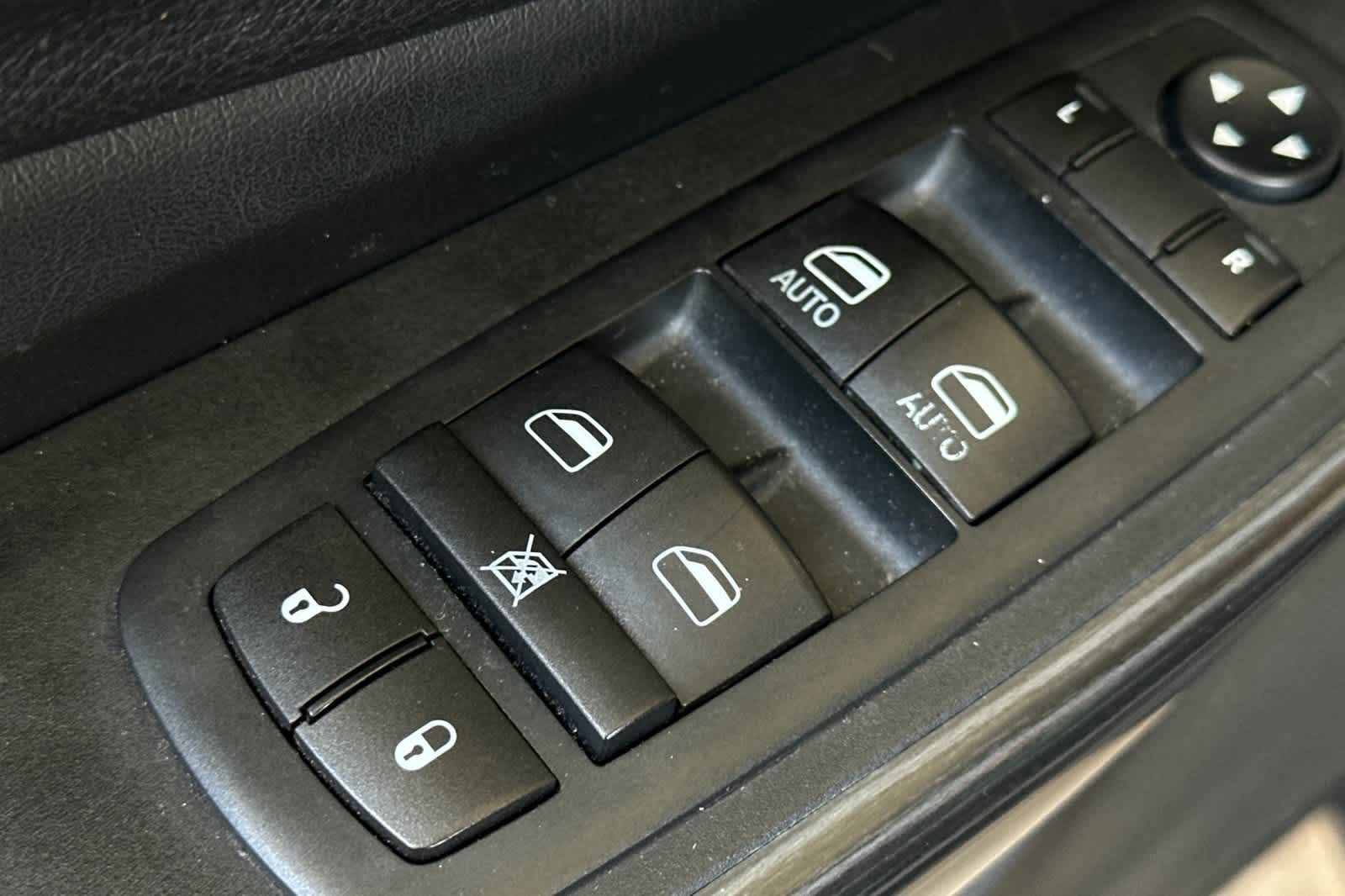Thumbnail: 2015 Jeep Cherokee - 16