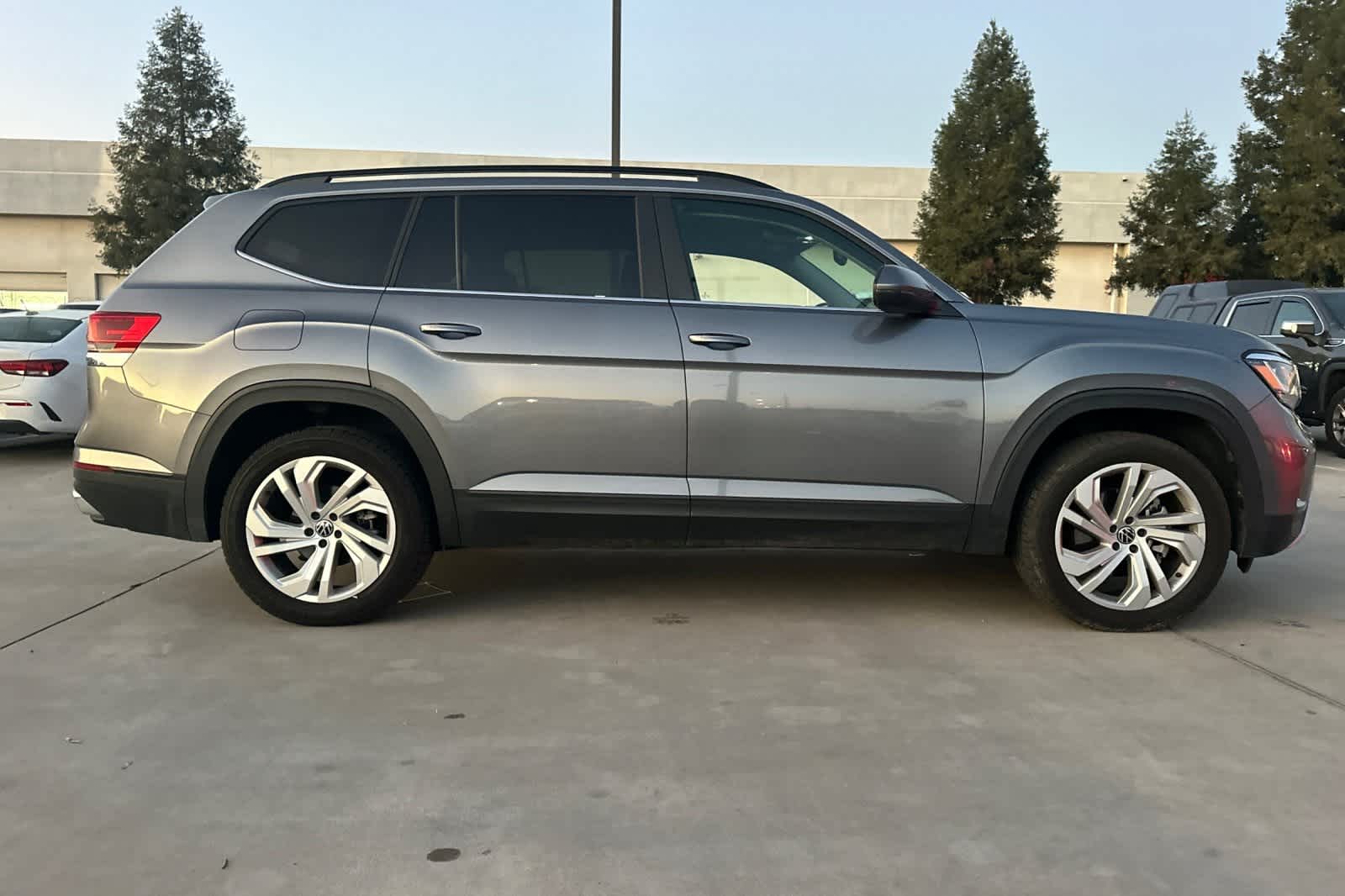 Thumbnail: 2022 Volkswagen Atlas - 9