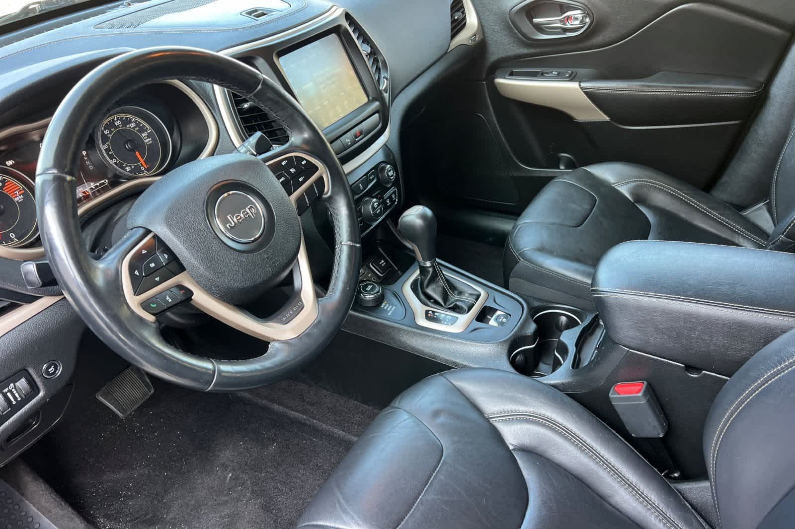 Thumbnail: 2018 Jeep Cherokee - 12