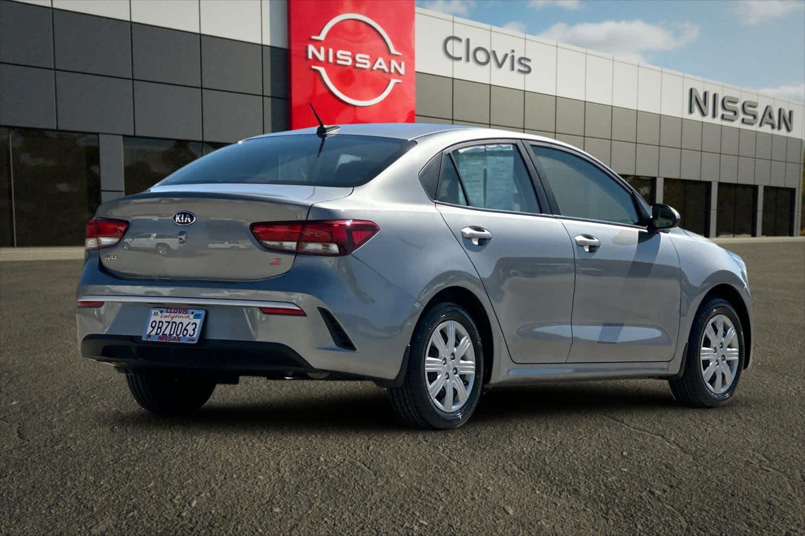 Thumbnail: 2021 Kia Rio - 3