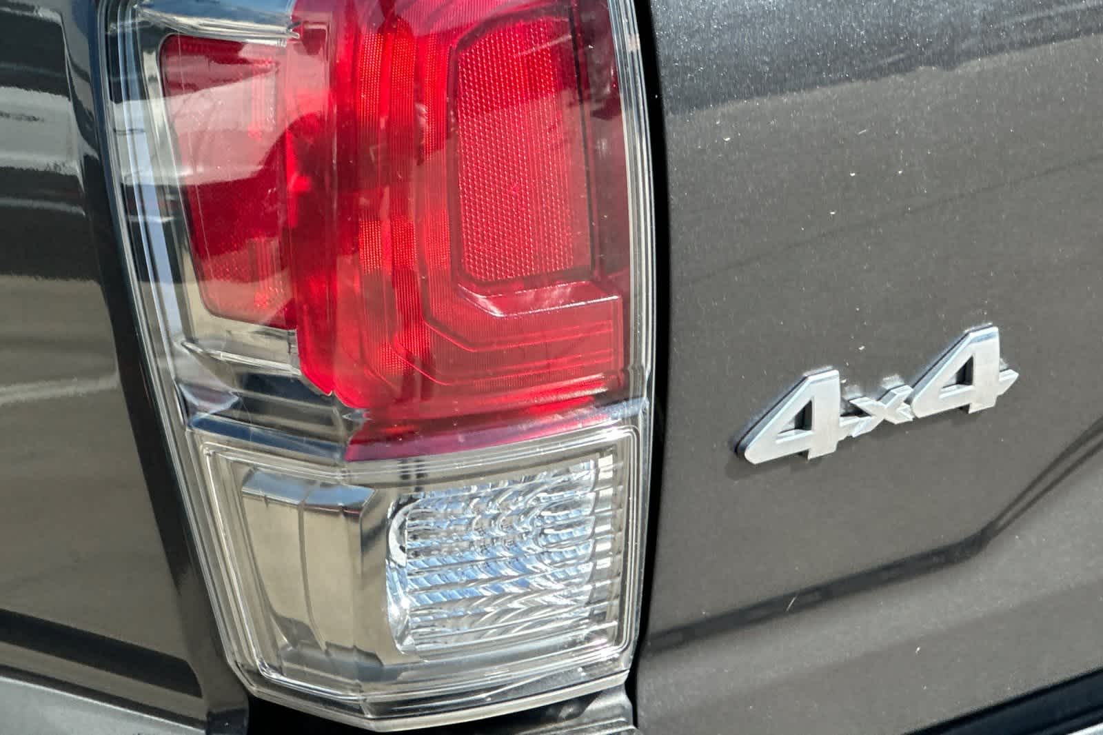 Thumbnail: 2016 Toyota Tacoma - 13