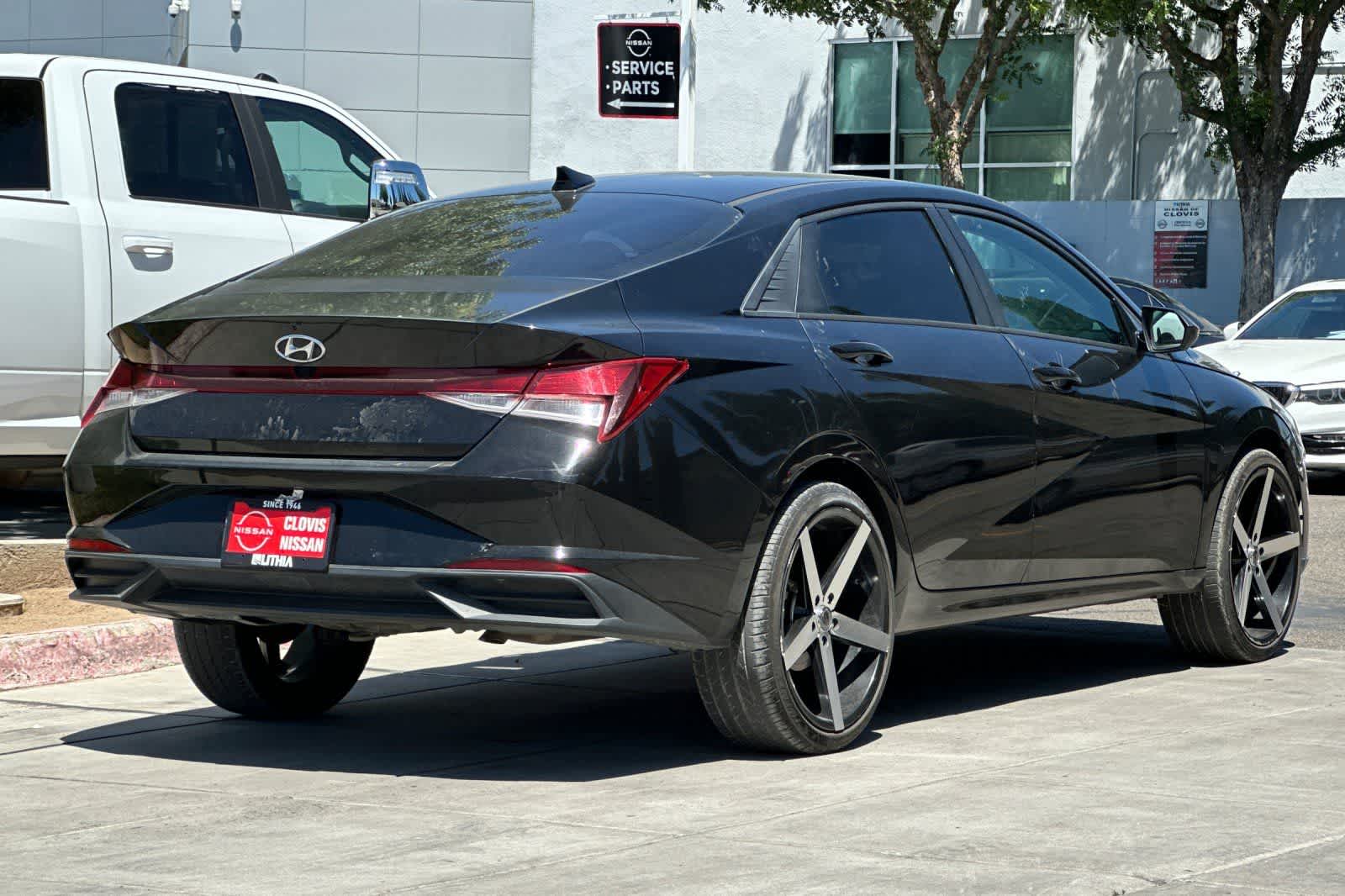 Thumbnail: 2022 Hyundai Elantra - 3