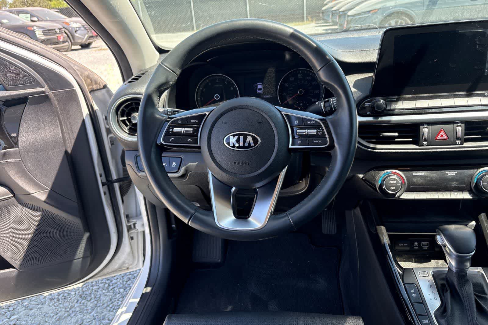 Thumbnail: 2019 Kia Forte - 16
