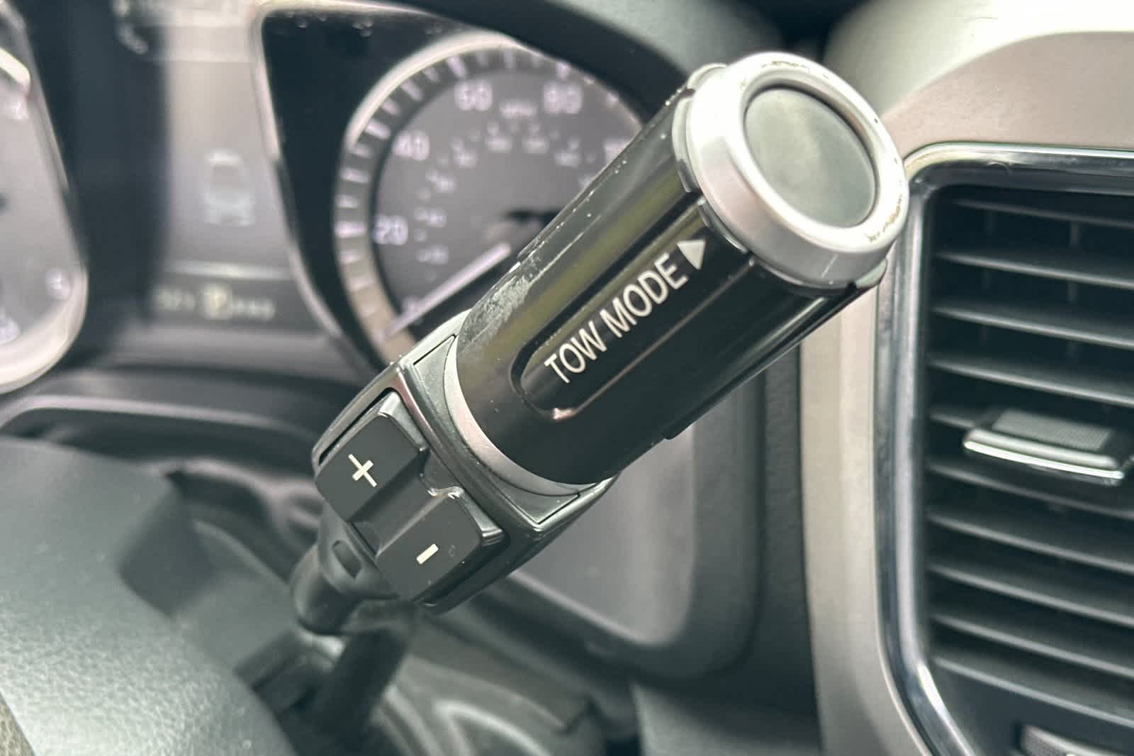 2017 Nissan Titan SL 24