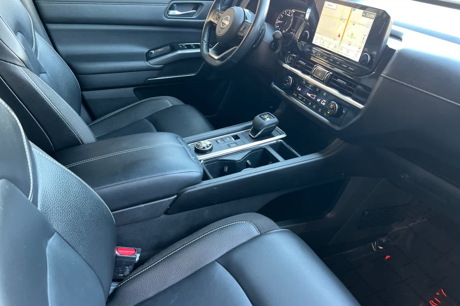 Thumbnail: 2023 Nissan Pathfinder - 17