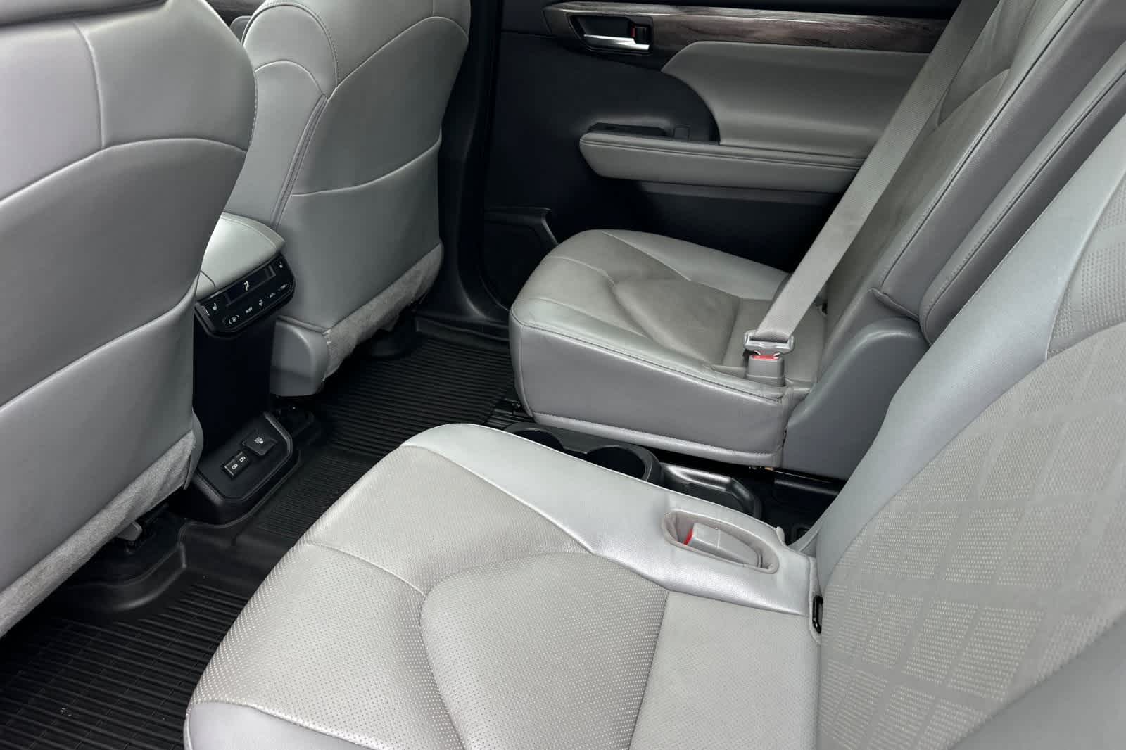 Thumbnail: 2022 Toyota Highlander - 5