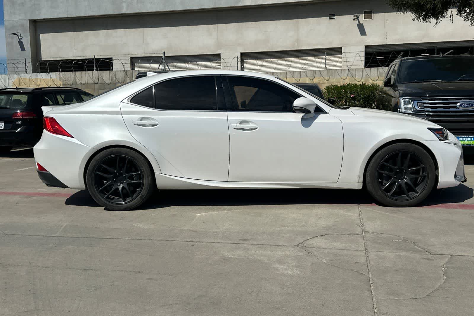 Thumbnail: 2020 Lexus IS - 9