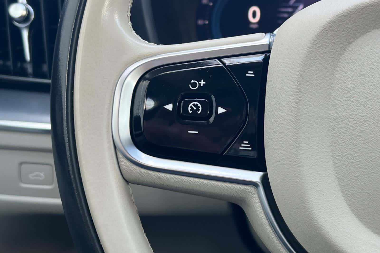 Thumbnail: 2023 Volvo XC60 - 30