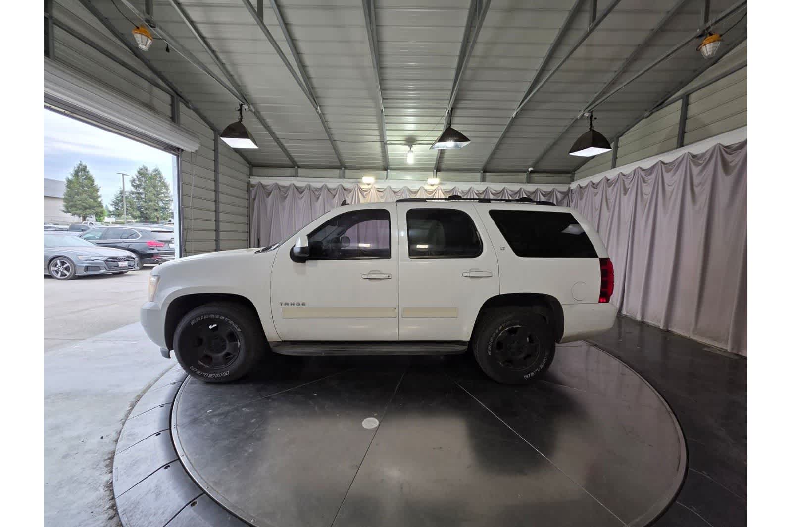 Thumbnail: 2010 Chevrolet Tahoe - 4