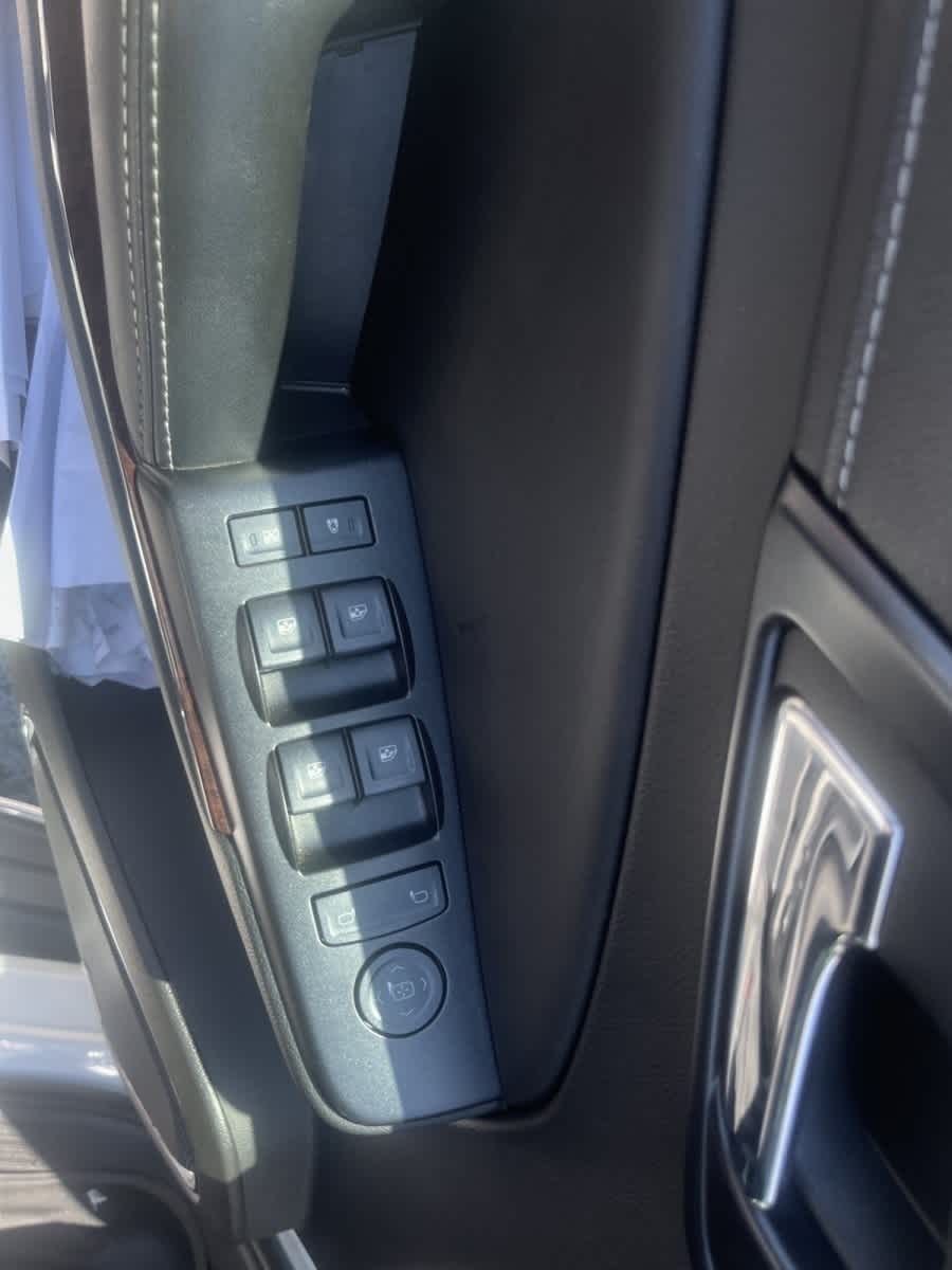 2018 GMC Yukon SLE 3