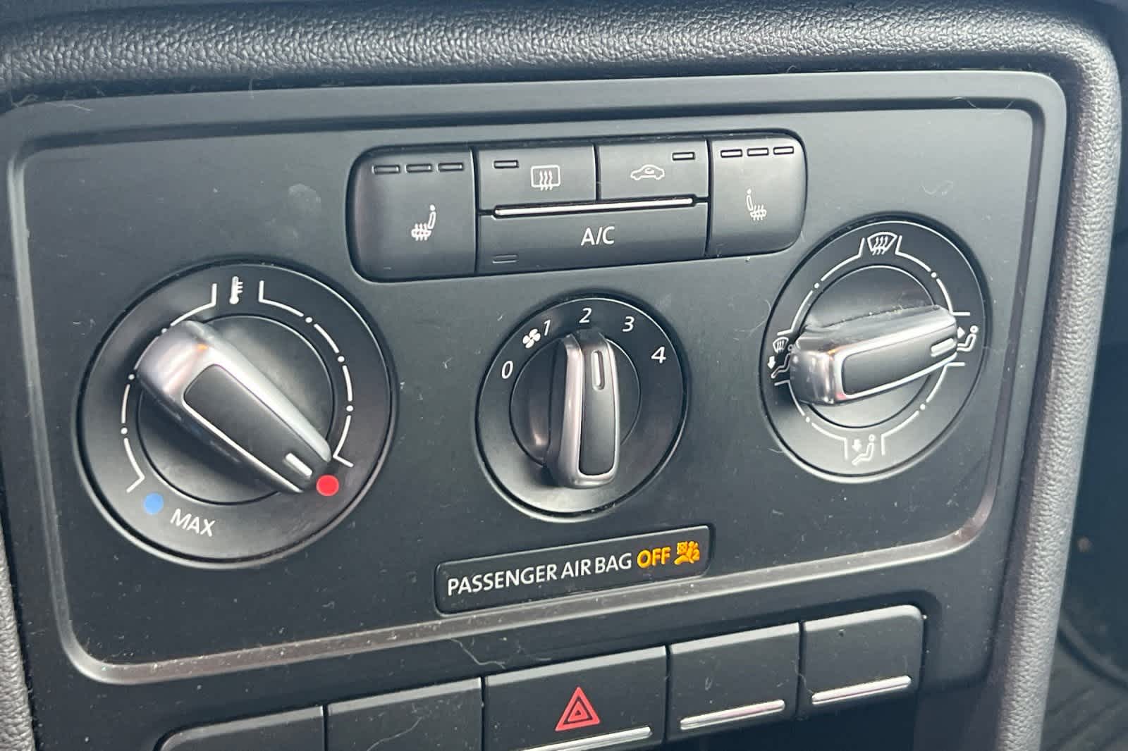 Thumbnail: 2014 Volkswagen Beetle - 20