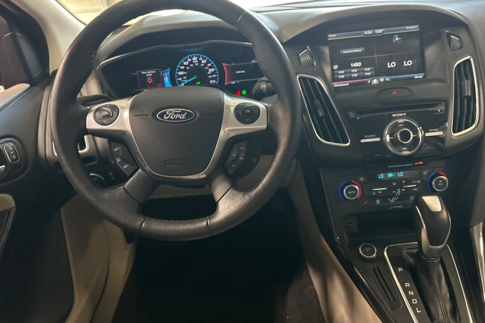 Thumbnail: 2015 Ford Focus - 17