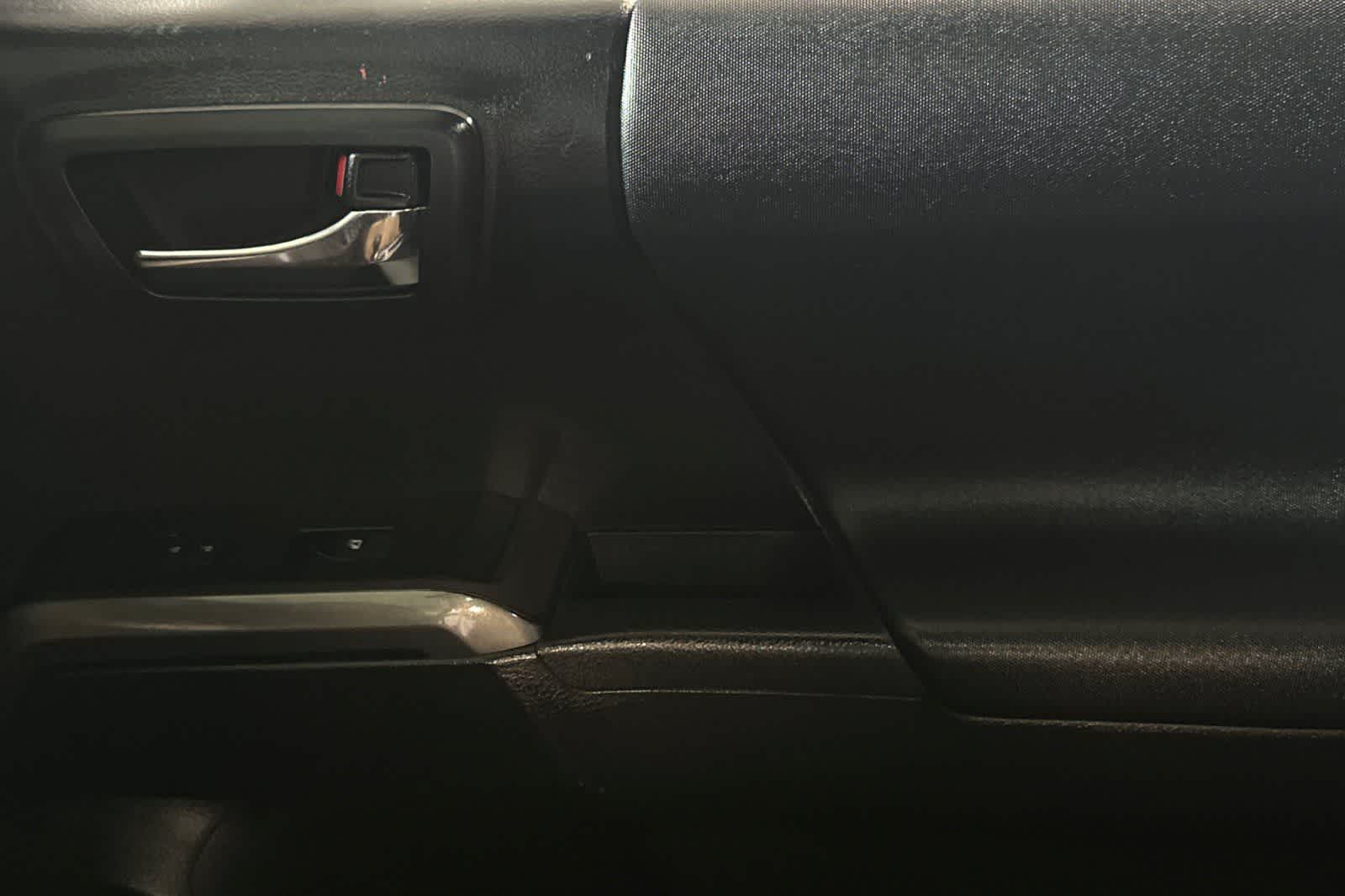 Thumbnail: 2020 Toyota Tacoma - 21