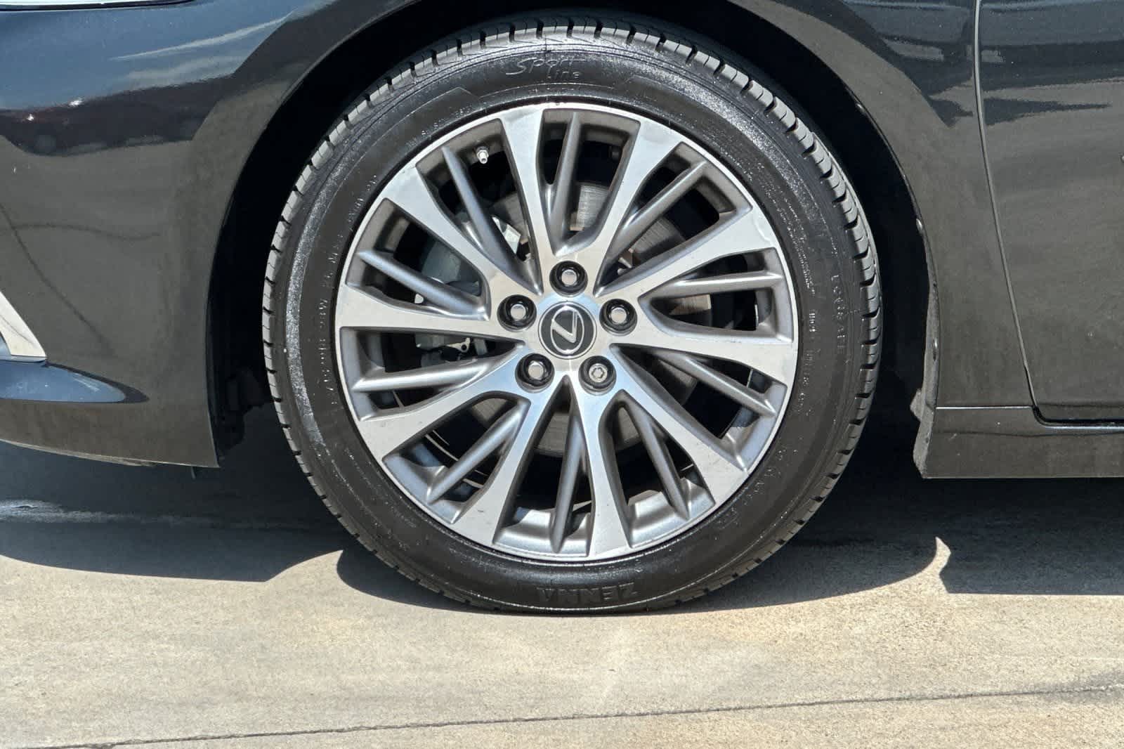 Thumbnail: 2019 Lexus ES - 12