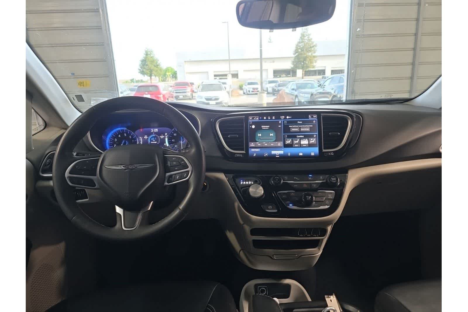 Thumbnail: 2023 Chrysler Pacifica - 16