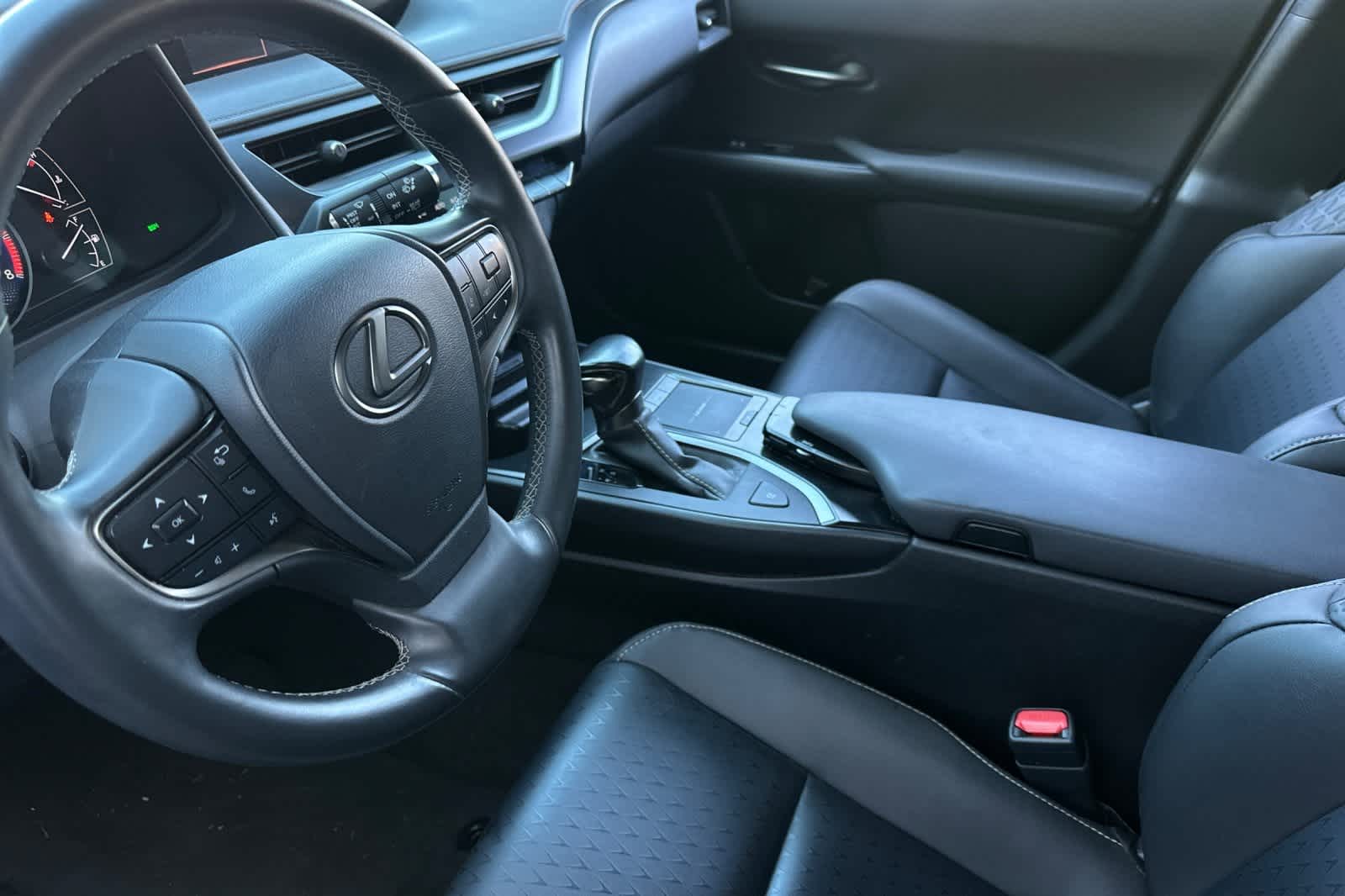 Thumbnail: 2021 Lexus UX - 14