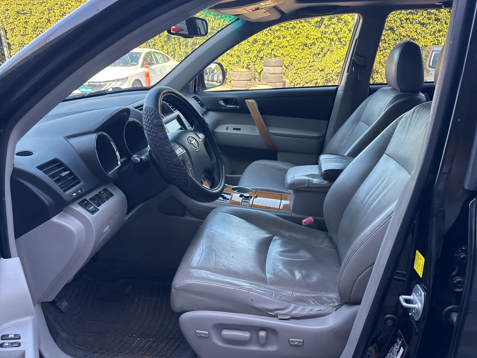 Thumbnail: 2010 Toyota Highlander - 11