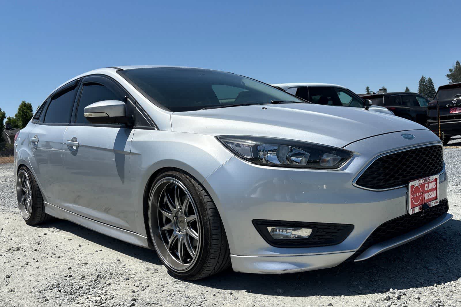 Thumbnail: 2015 Ford Focus - 10