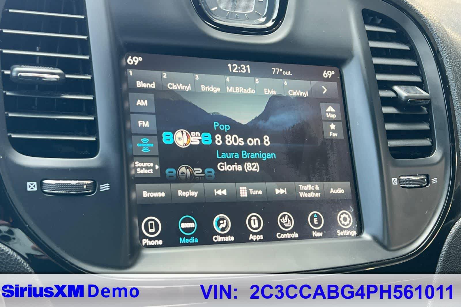 Thumbnail: 2023 Chrysler 300 - 28