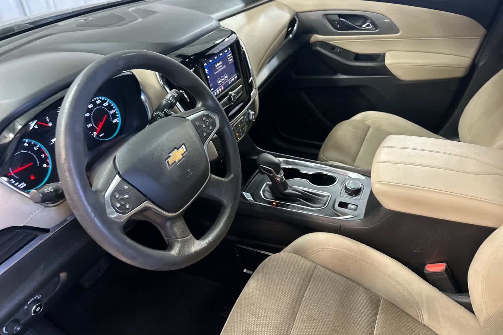 Thumbnail: 2023 Chevrolet Traverse - 14