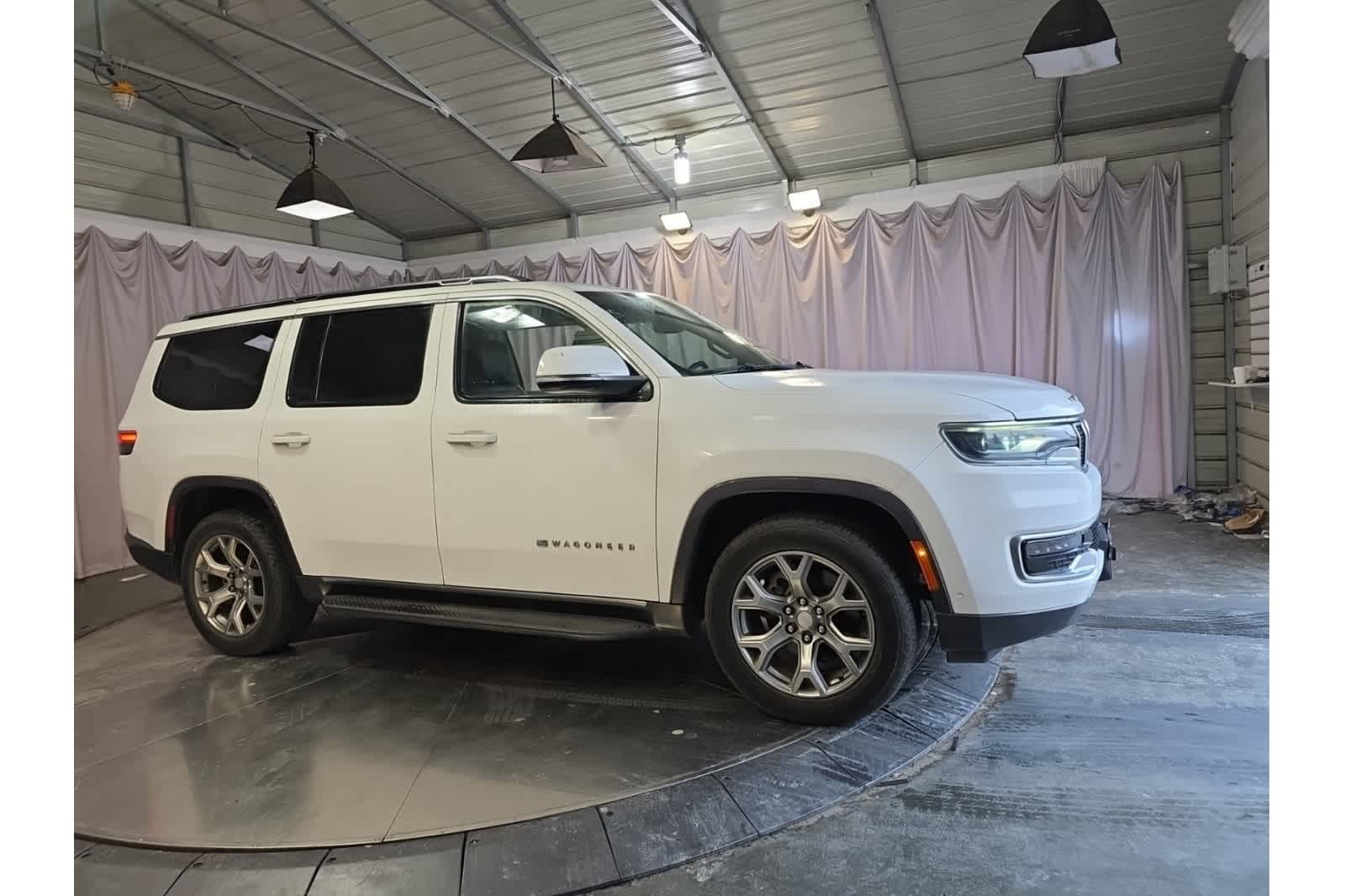 Thumbnail: 2022 Jeep Wagoneer - 7