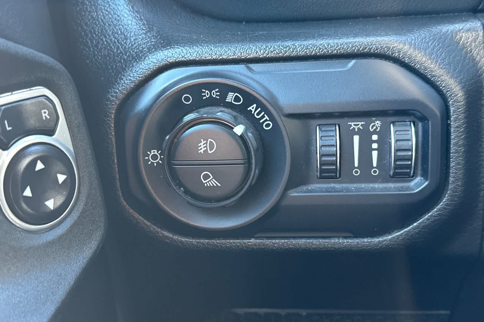 Thumbnail: 2022 Jeep Gladiator - 31