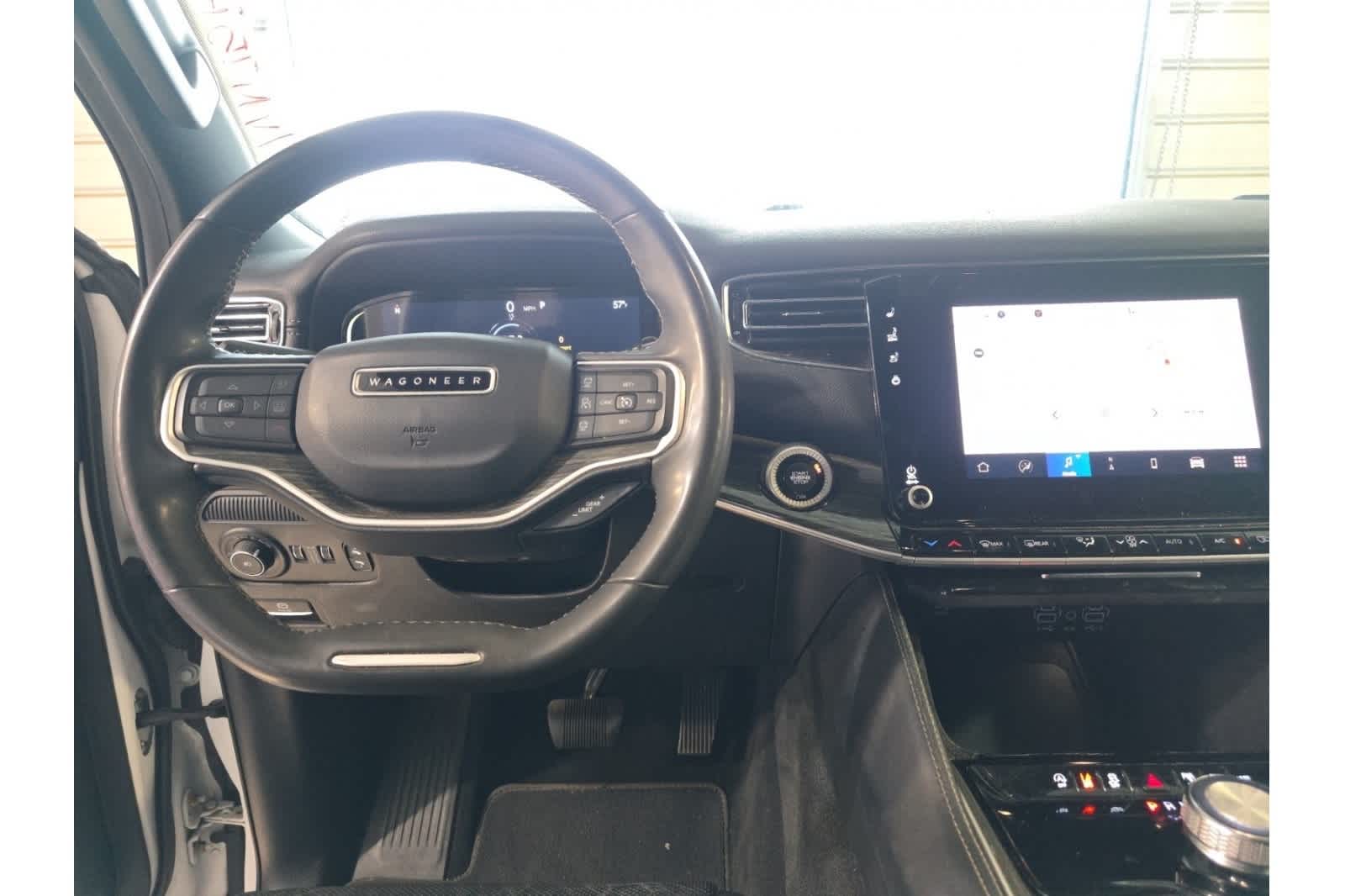 Thumbnail: 2022 Jeep Wagoneer - 17
