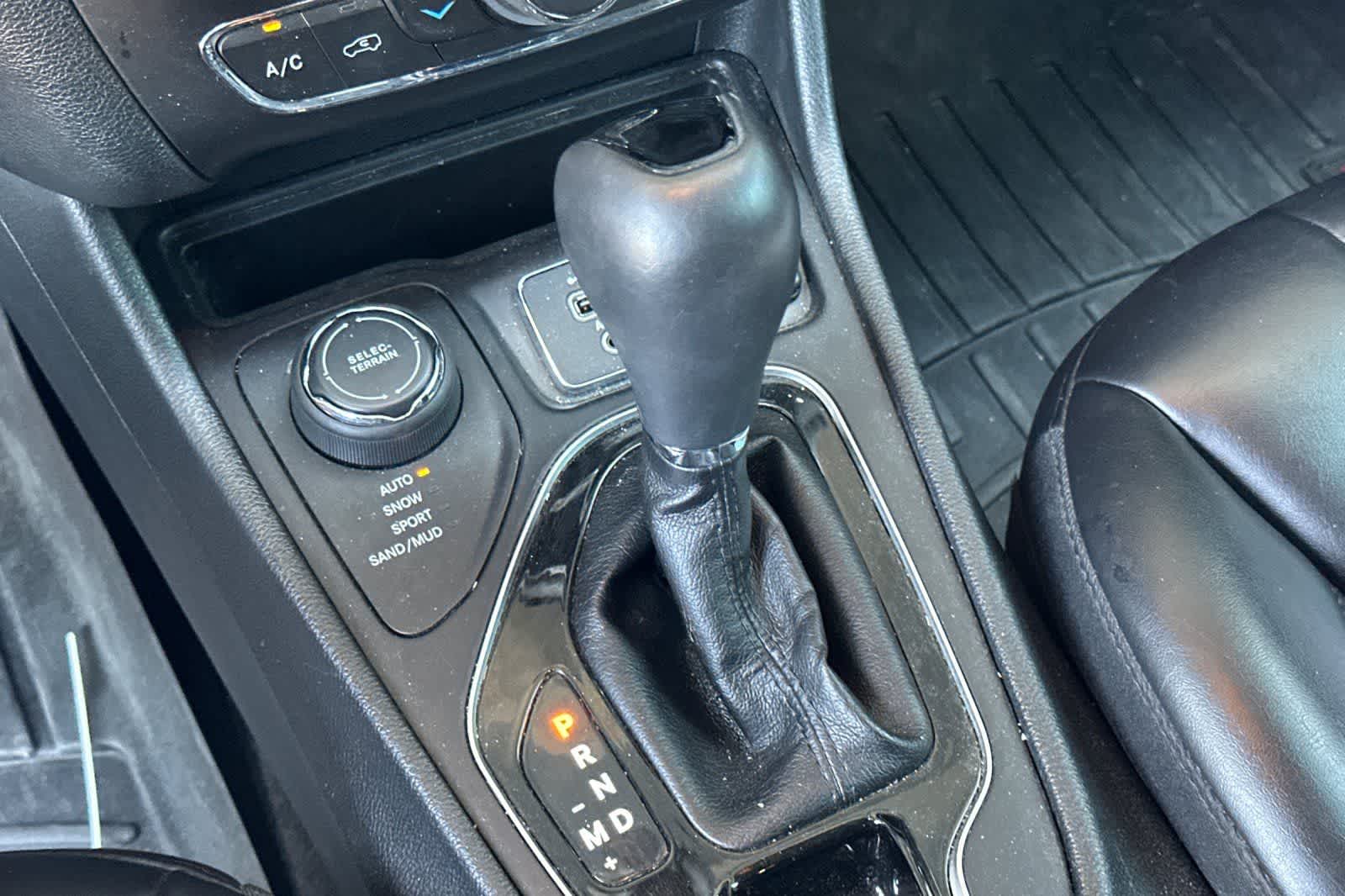 Thumbnail: 2019 Jeep Cherokee - 23