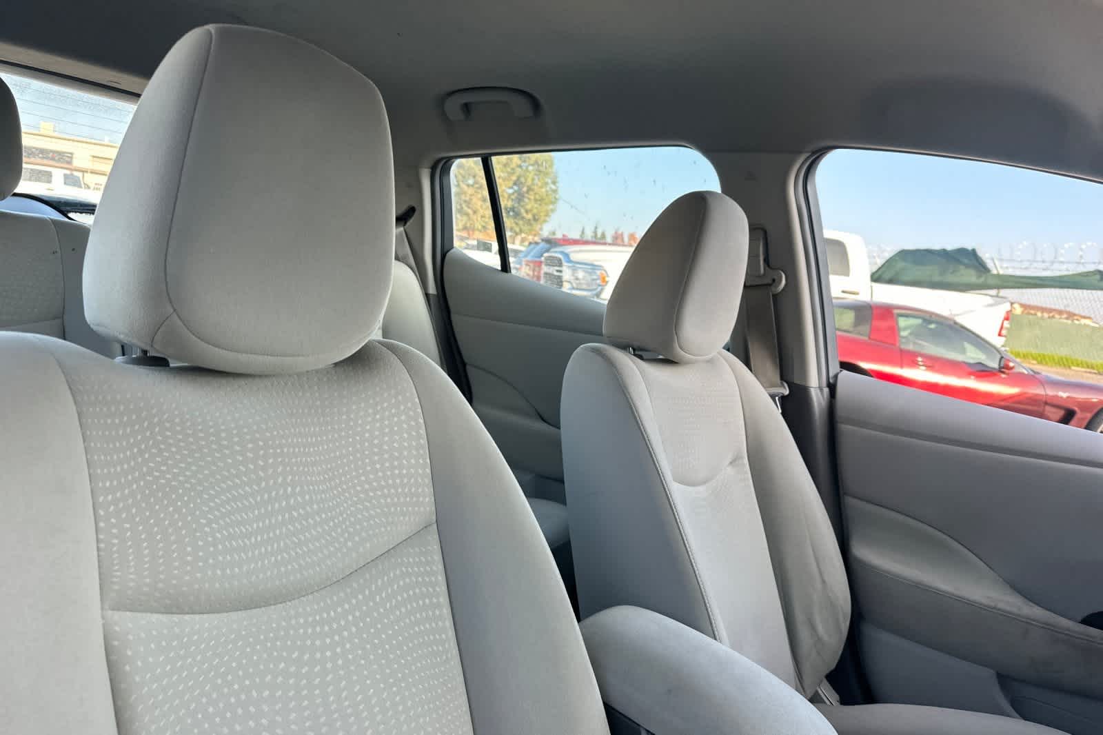 Thumbnail: 2011 Nissan Leaf - 17