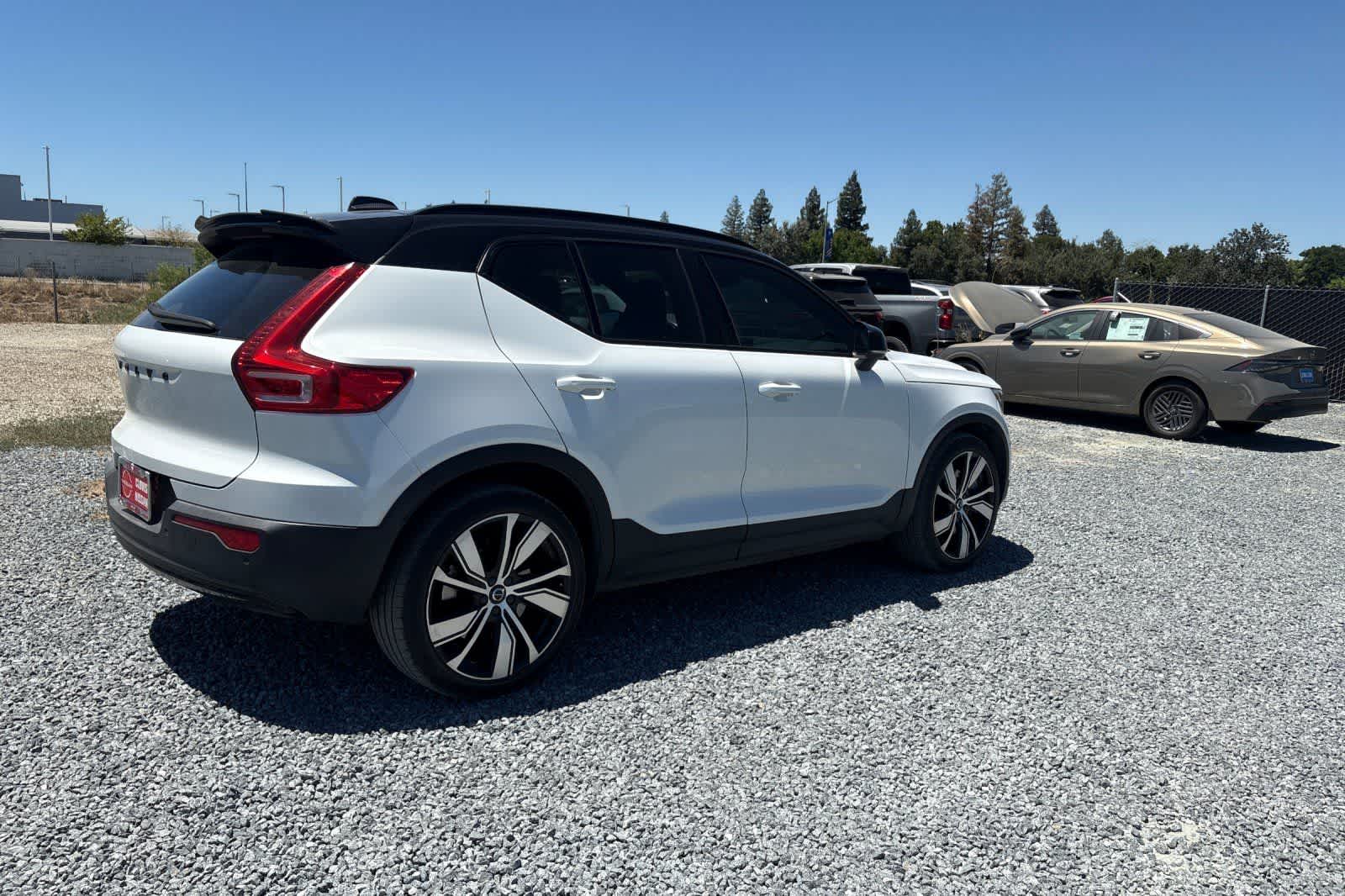 Thumbnail: 2021 Volvo XC40 - 3