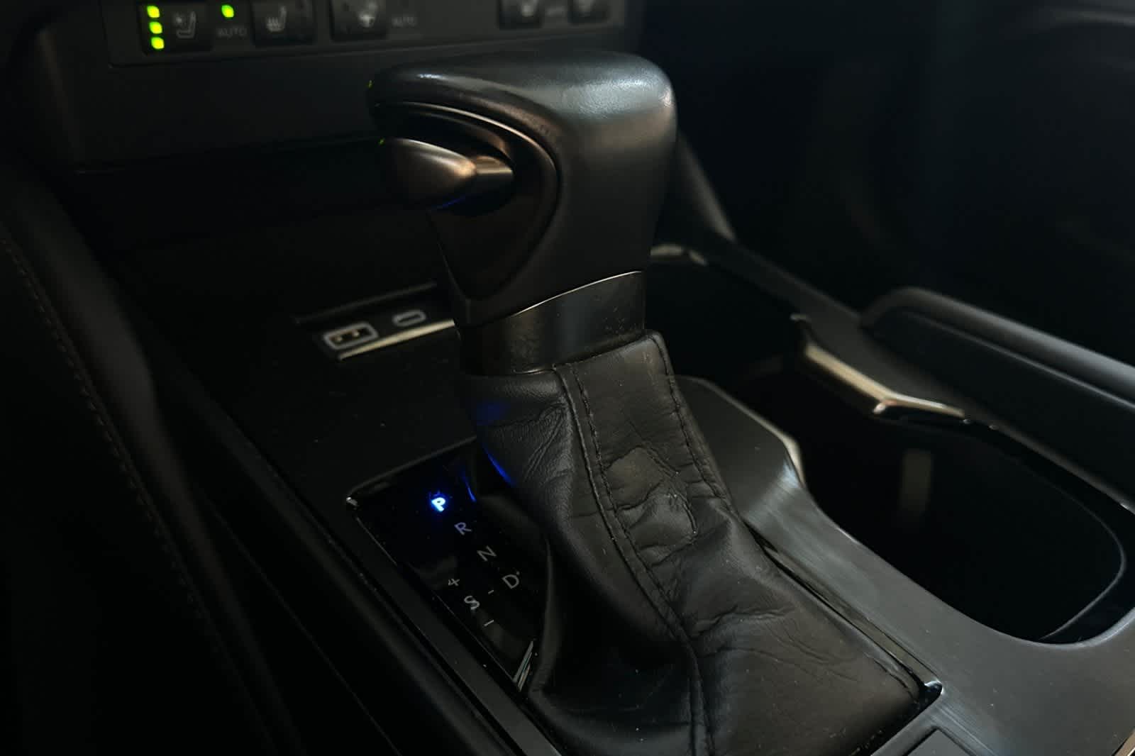 Thumbnail: 2024 Lexus ES - 24