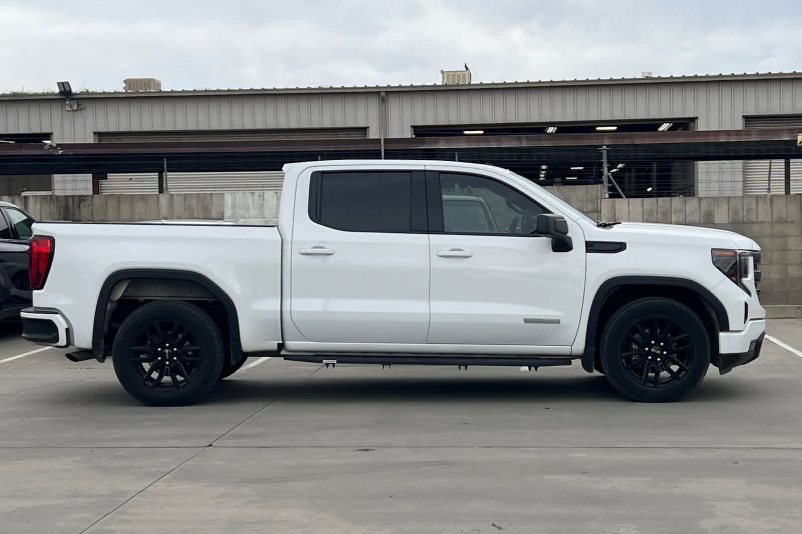 Thumbnail: 2023 GMC Sierra 1500 - 9