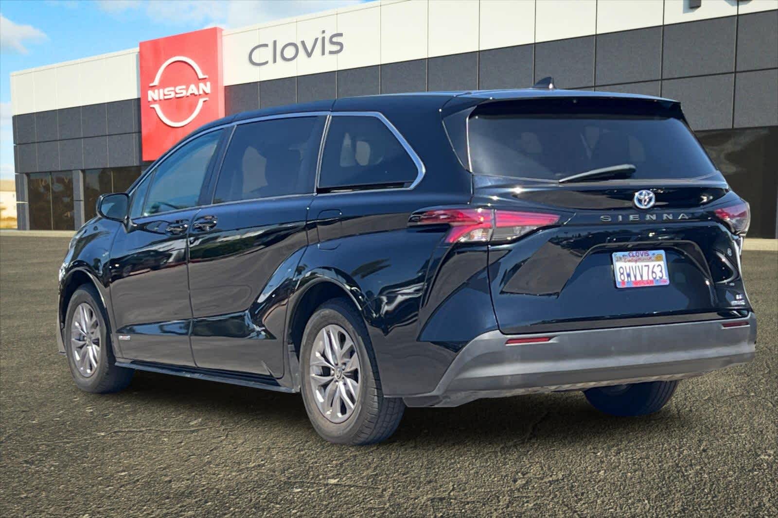 Thumbnail: 2021 Toyota Sienna - 7