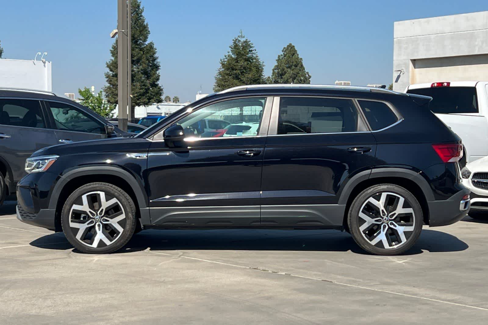 Thumbnail: 2023 Volkswagen Taos - 6